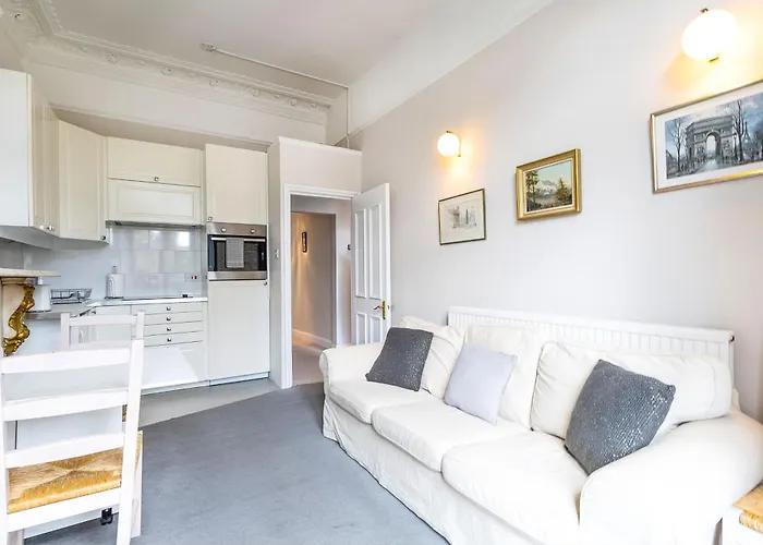 Bright 2 Bedroom Flat With Terrace In Notting Hill